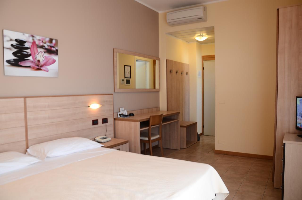 Hotel Mirage Milano Marittima Esterno foto
