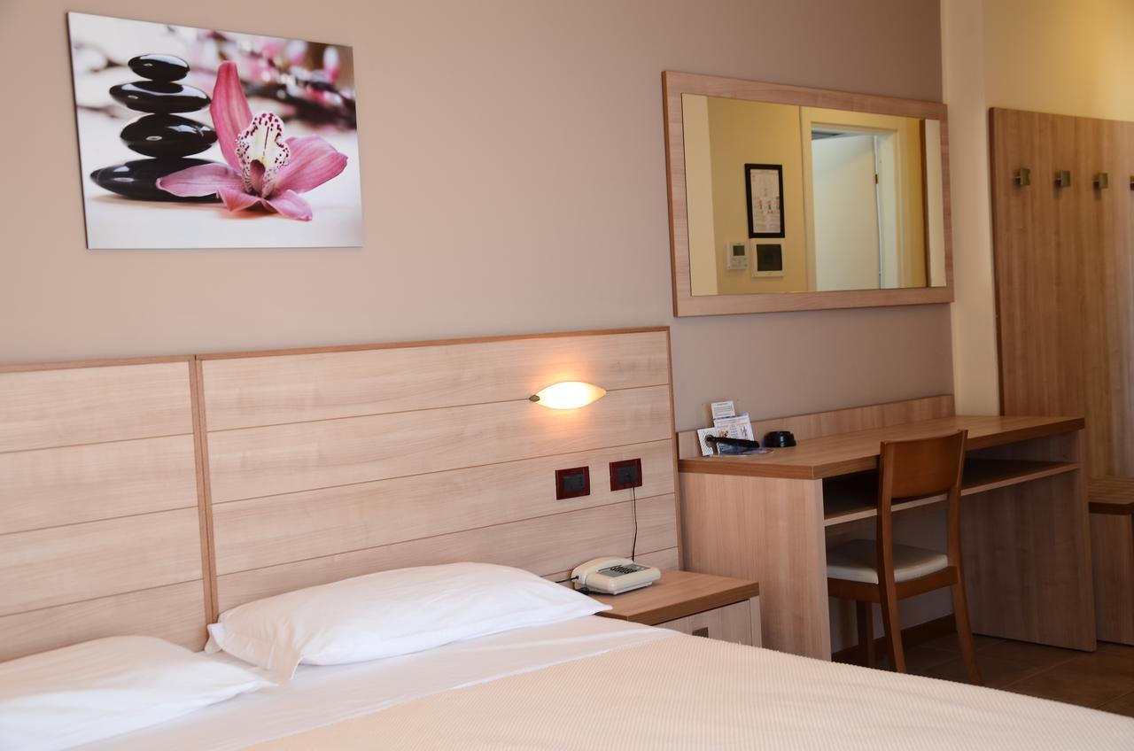 Hotel Mirage Milano Marittima Esterno foto